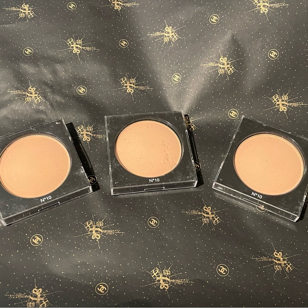 Chanel.Les Beiges healthy glow sheer colour SPF 15 powder foundation N10